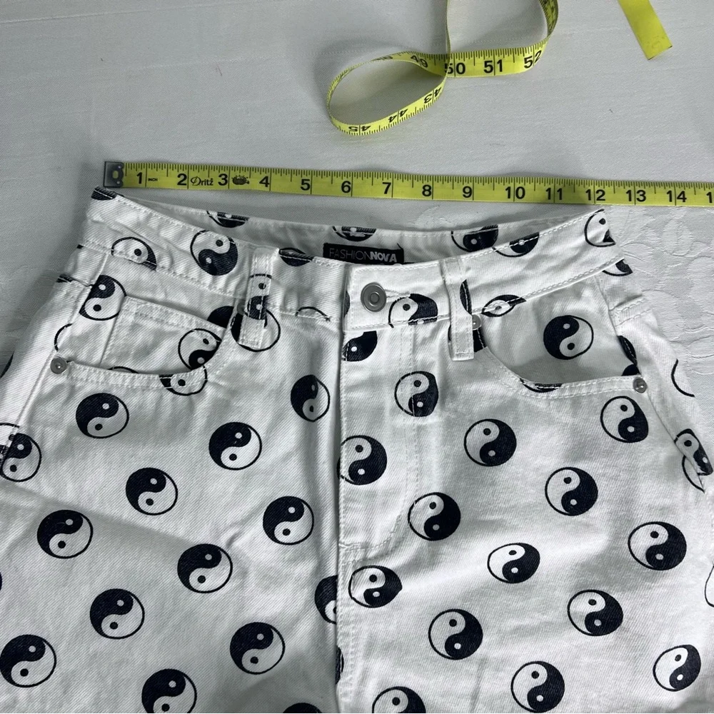 Fashion Nova Yin Yang White and Black Denim High Waisted Shorts Size 1
